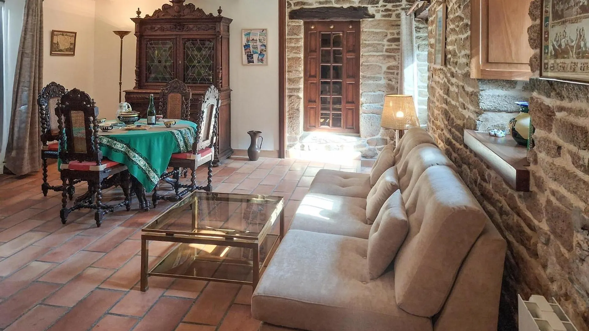 2 Bedroom Stunning Home In Caden Nyaraló